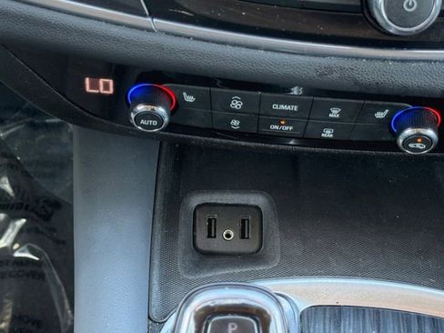 Used 2018 Buick Enclave Essence FWD image 6