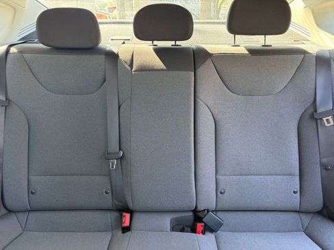 Used 2025 Kia K4 LXS image 32