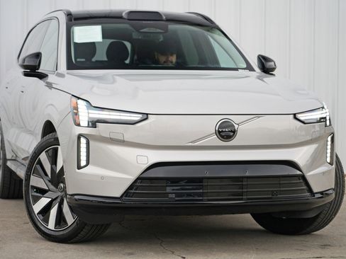 Used 2025 Volvo EX90 Plus image 4