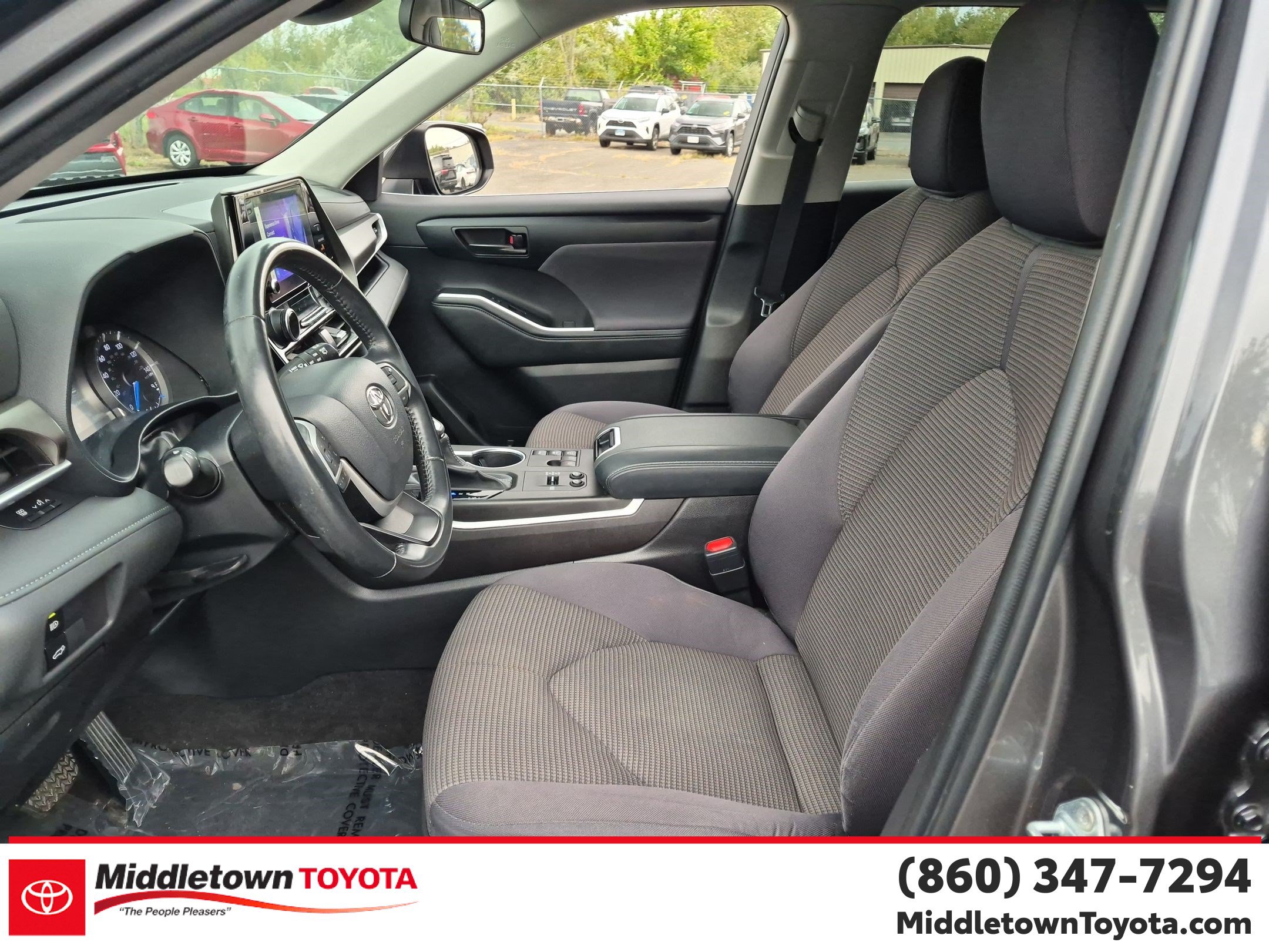 Used 2023 Toyota Highlander LE AWD/4WD image 14