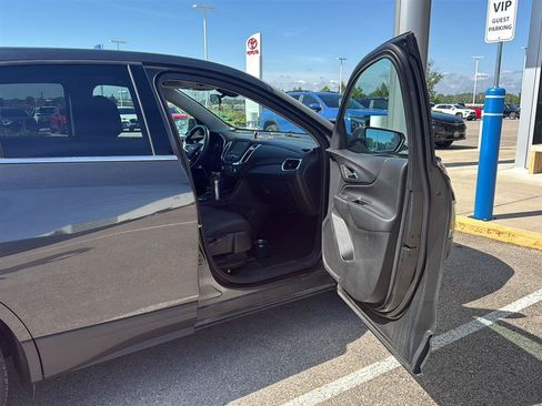 Used 2018 Chevrolet Equinox LT AWD/4WD image 19