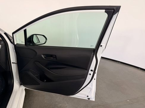 Used 2025 Toyota Corolla LE FWD image 32
