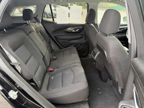 Used 2024 GMC Terrain SLE w/ Elevation Edition image 10