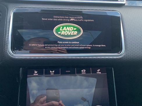 Used 2018 Land Rover Range Rover Velar R-Dynamic SE image 19