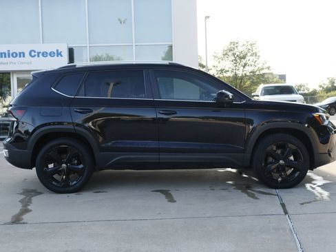 Certified 2025 Volkswagen Taos SEL AWD/4WD image 4