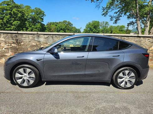 Used 2023 Tesla Model Y Long Range AWD/4WD image 8