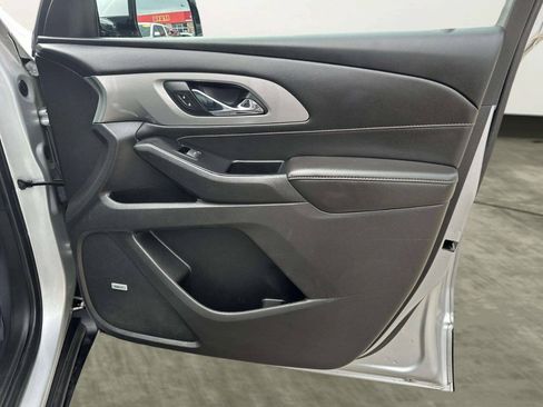 Used 2019 Chevrolet Traverse LT w/ LT Premium Package AWD/4WD image 32