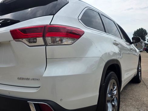 Used 2017 Toyota Highlander Limited Platinum AWD/4WD image 26