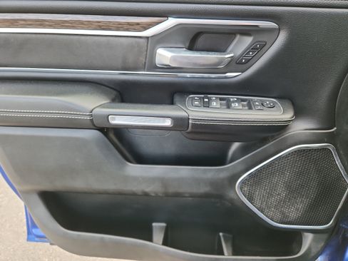 Used 2019 RAM 1500 Laramie AWD/4WD image 8