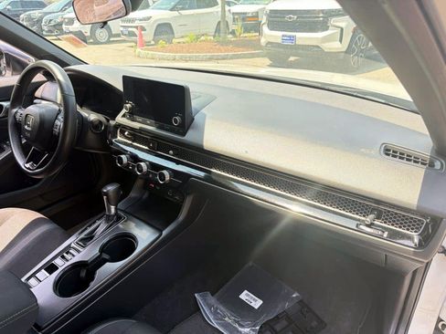 Used 2023 Honda Civic Sport image 8