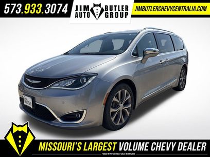 Used 2018 Chrysler Pacifica Limited w/ Tire & Wheel Group