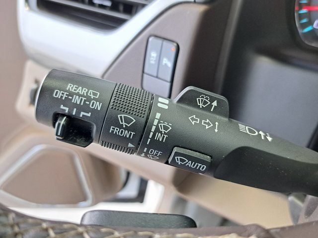 Used 2015 Chevrolet Suburban LS RWD image 12