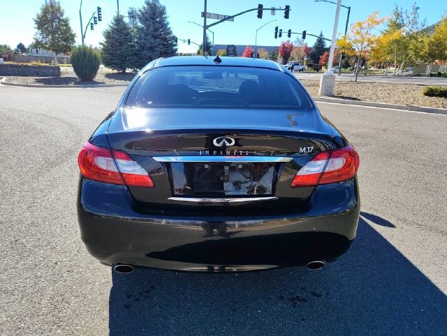 Used 2011 INFINITI M37 w/ Premium Pkg RWD image 4