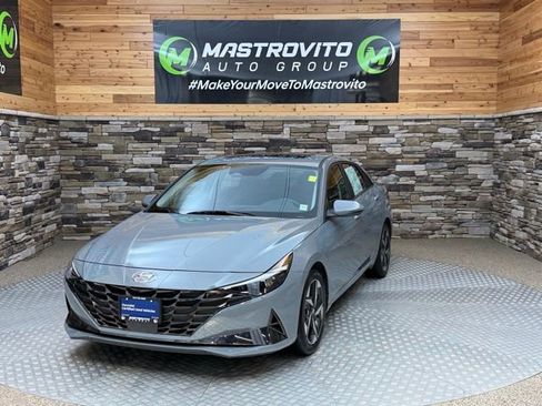 Used 2023 Hyundai Elantra Limited FWD image 4