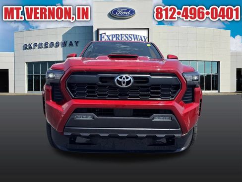 Used 2024 Toyota Tacoma 4x4 Double Cab image 2