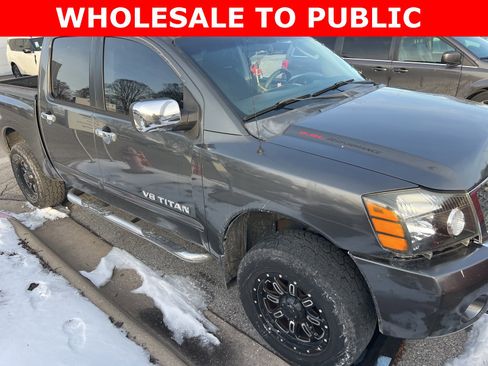Used 2005 Nissan Titan SE image 3
