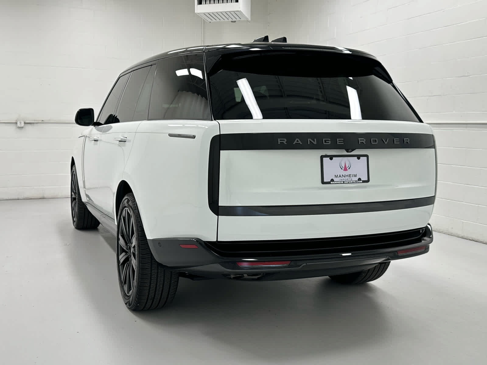 Used 2025 Land Rover Range Rover SE AWD/4WD image 8