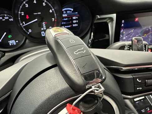 Certified 2026 Porsche Macan image 46