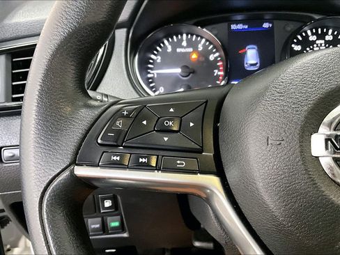 Used 2019 Nissan Rogue SV image 11