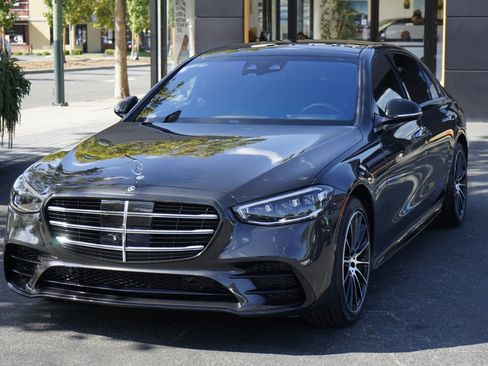 Used 2021 Mercedes-Benz S 580 4MATIC Sedan image 3