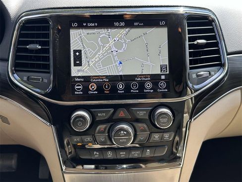 Used 2021 Jeep Grand Cherokee Limited image 3