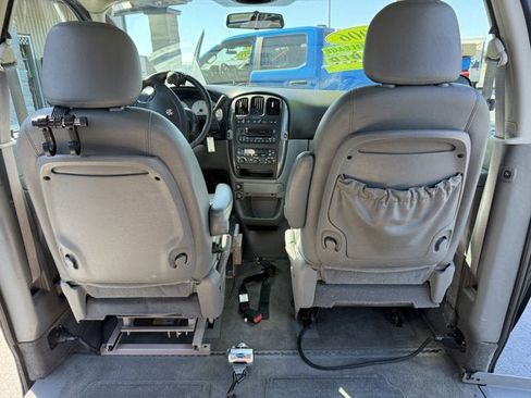Used 2006 Dodge Grand Caravan SXT w/ Leather Interior Group FWD image 26