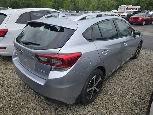 Used 2022 Subaru Impreza 2.0i Premium w/ Popular Package #2 AWD/4WD image 3