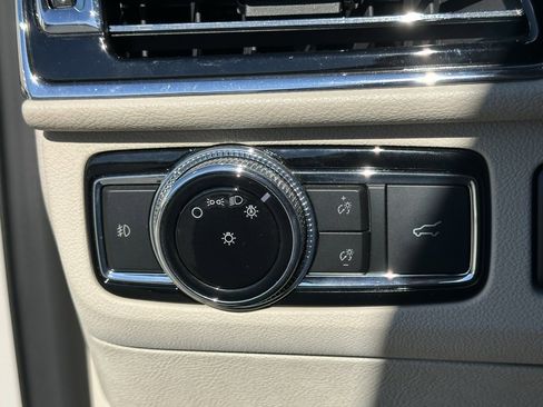 Used 2021 Lincoln Navigator Reserve w/ Luxury Package image 32