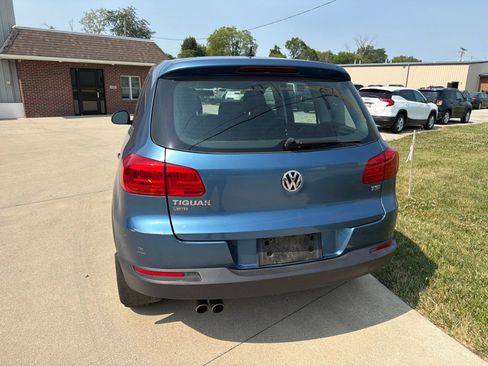 Used 2017 Volkswagen Tiguan Limited w/ Alloy Wheels Package FWD image 3