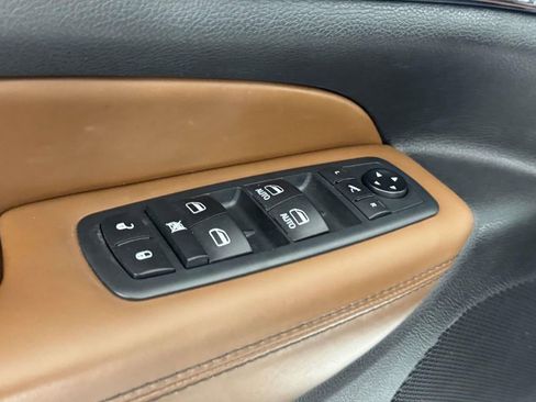 Used 2020 Jeep Grand Cherokee Overland AWD/4WD image 18
