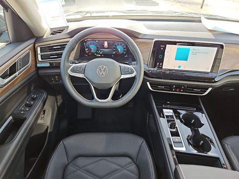 New 2026 Volkswagen Atlas SE image 9