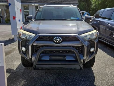 Used 2014 Toyota 4Runner SR5 AWD/4WD image 10
