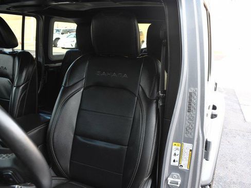 Used 2018 Jeep Wrangler Unlimited Sahara image 17