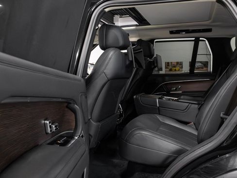 Used 2023 Land Rover Range Rover Autobiography image 13