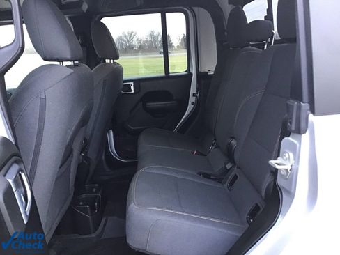 Used 2024 Jeep Gladiator Sport image 12