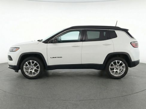 Used 2025 Jeep Compass Limited image 5