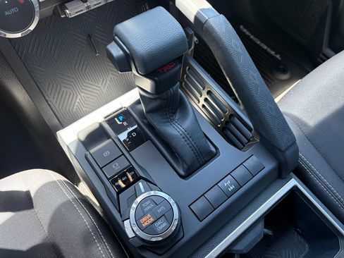 Used 2025 Toyota Tacoma TRD Off-Road AWD/4WD image 28