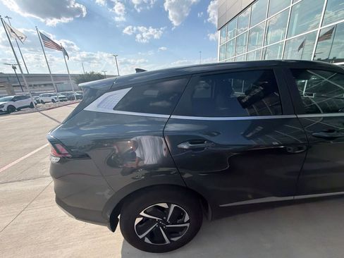 Certified 2025 Kia Sportage LX FWD image 7