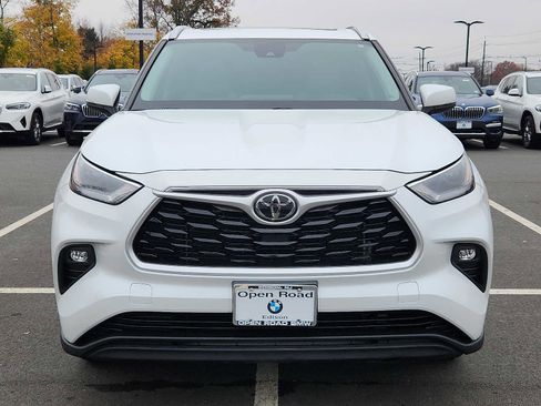 Used 2022 Toyota Highlander XLE image 2
