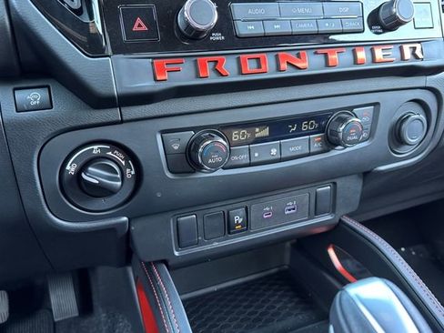 Used 2025 Nissan Frontier PRO-4X image 14