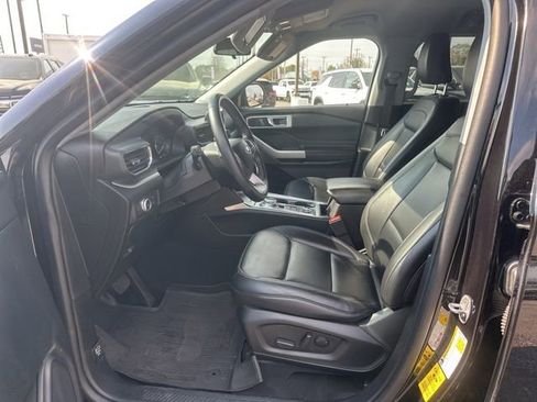 Used 2022 Ford Explorer XLT w/ Equipment Group 202A image 16