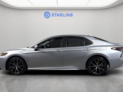 Used 2024 Toyota Camry SE image 3