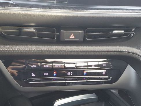 Used 2022 Buick Envision Essence w/ Sport Touring Package image 27