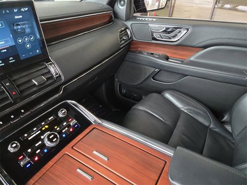 Used 2024 Lincoln Navigator Reserve image 30