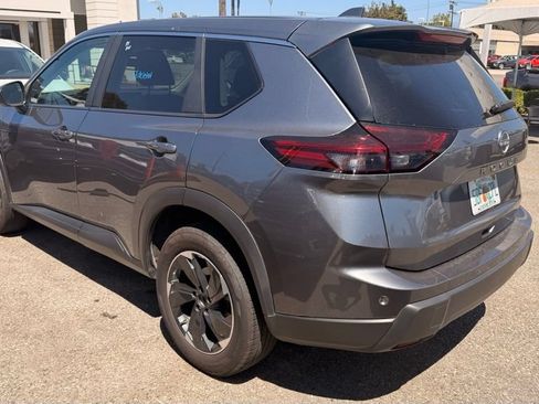 Used 2025 Nissan Rogue SV FWD image 4