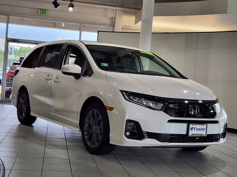 New 2026 Honda Odyssey Touring image 2