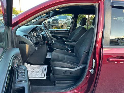 Used 2019 Dodge Grand Caravan SE FWD image 11