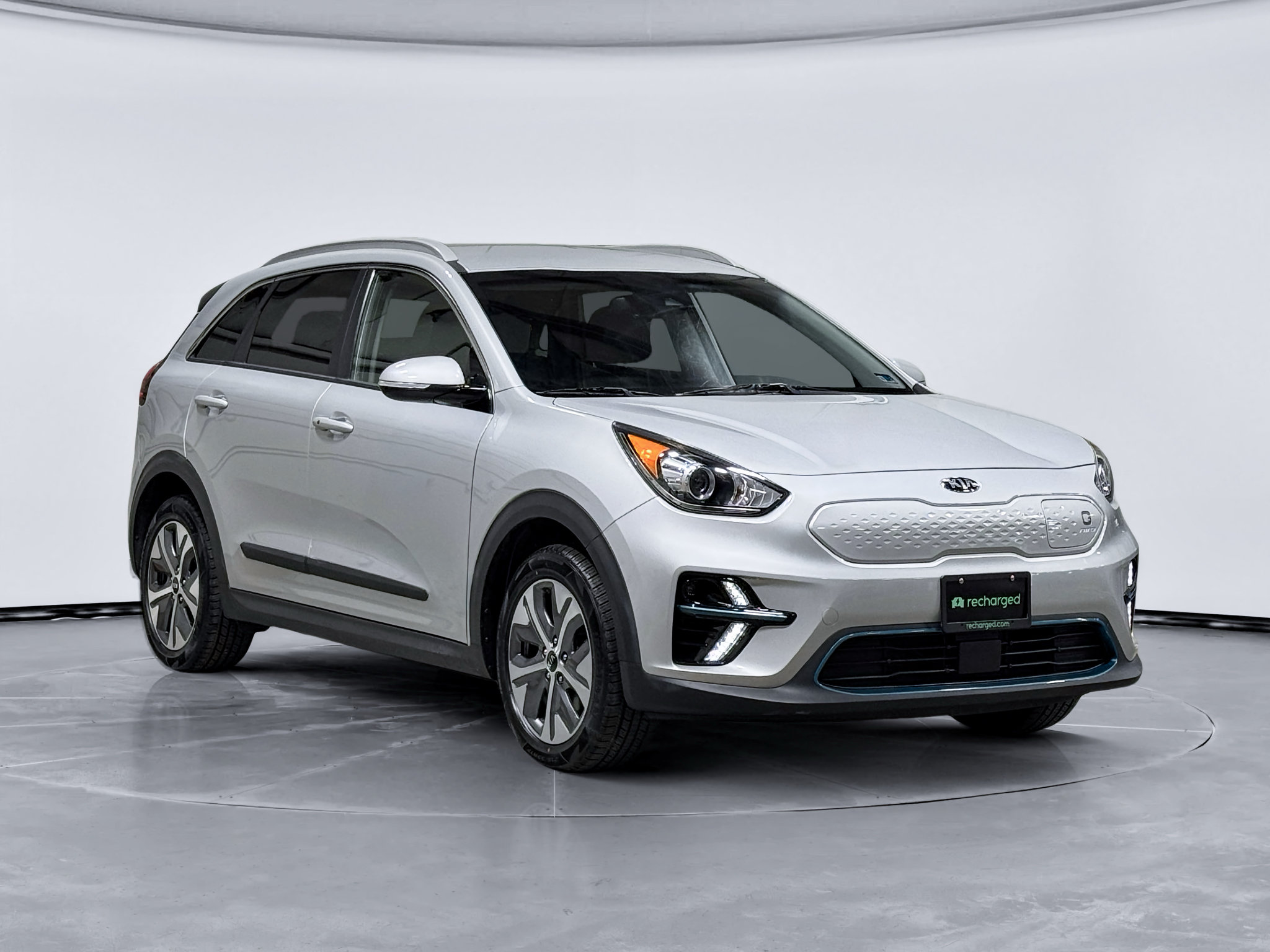Used 2019 Kia Niro EX w/ Cold Weather Package 2.0 FWD image 4