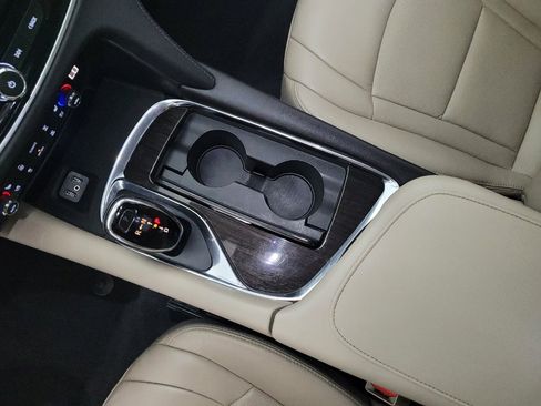 Used 2018 Buick Enclave Premium w/ Experience Buick Package FWD image 26