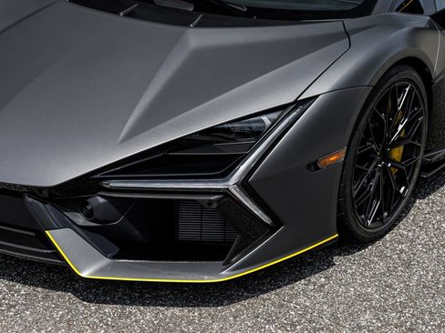 Used 2025 Lamborghini Revuelto AWD/4WD image 45